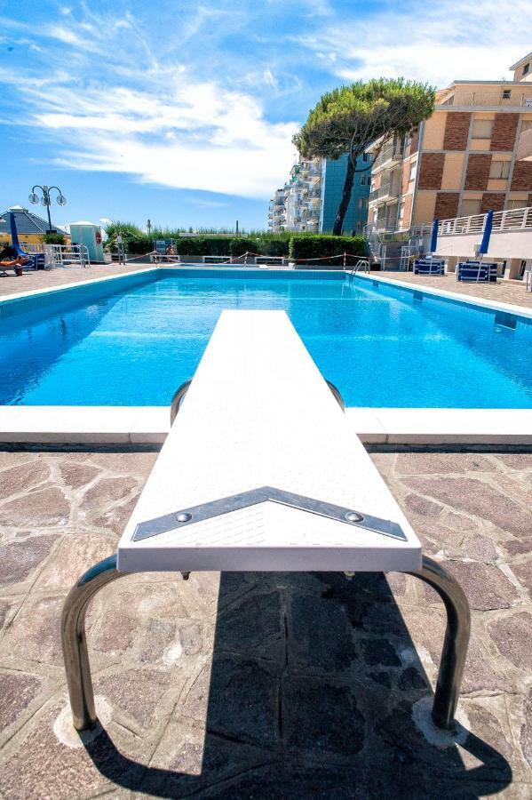 Sea View With Swimming Pool Appartamento Lido di Jesolo