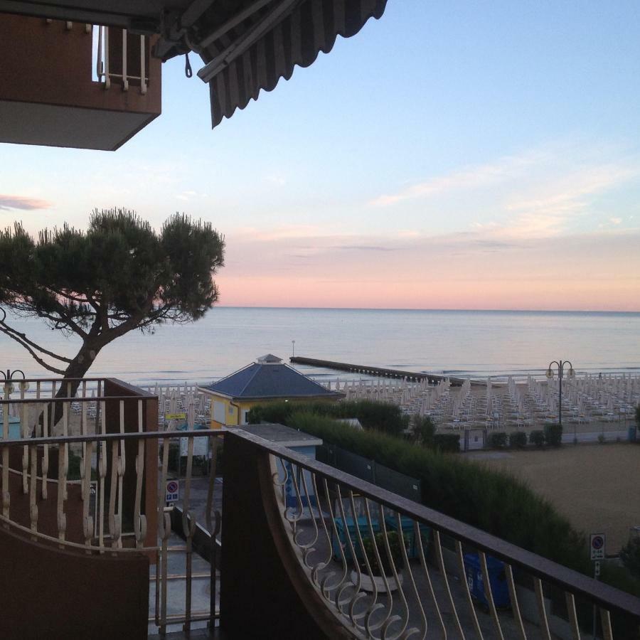 Sea View With Swimming Pool Appartamento Lido di Jesolo